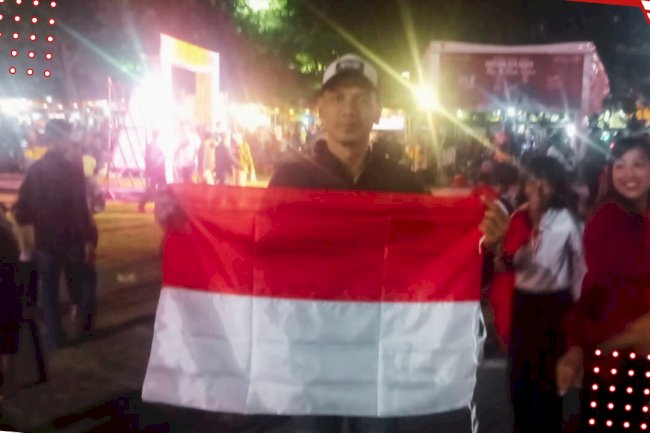 Klaten : Pembagian Bendera Merah Putih Pada Event MAS dan MBAK Klaten 2024