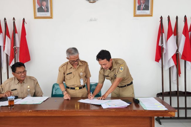 ASN Bakesbangpol Klaten Tandatangani Pakta Integritas dan Perjanjian Kinerja Tahun 2025