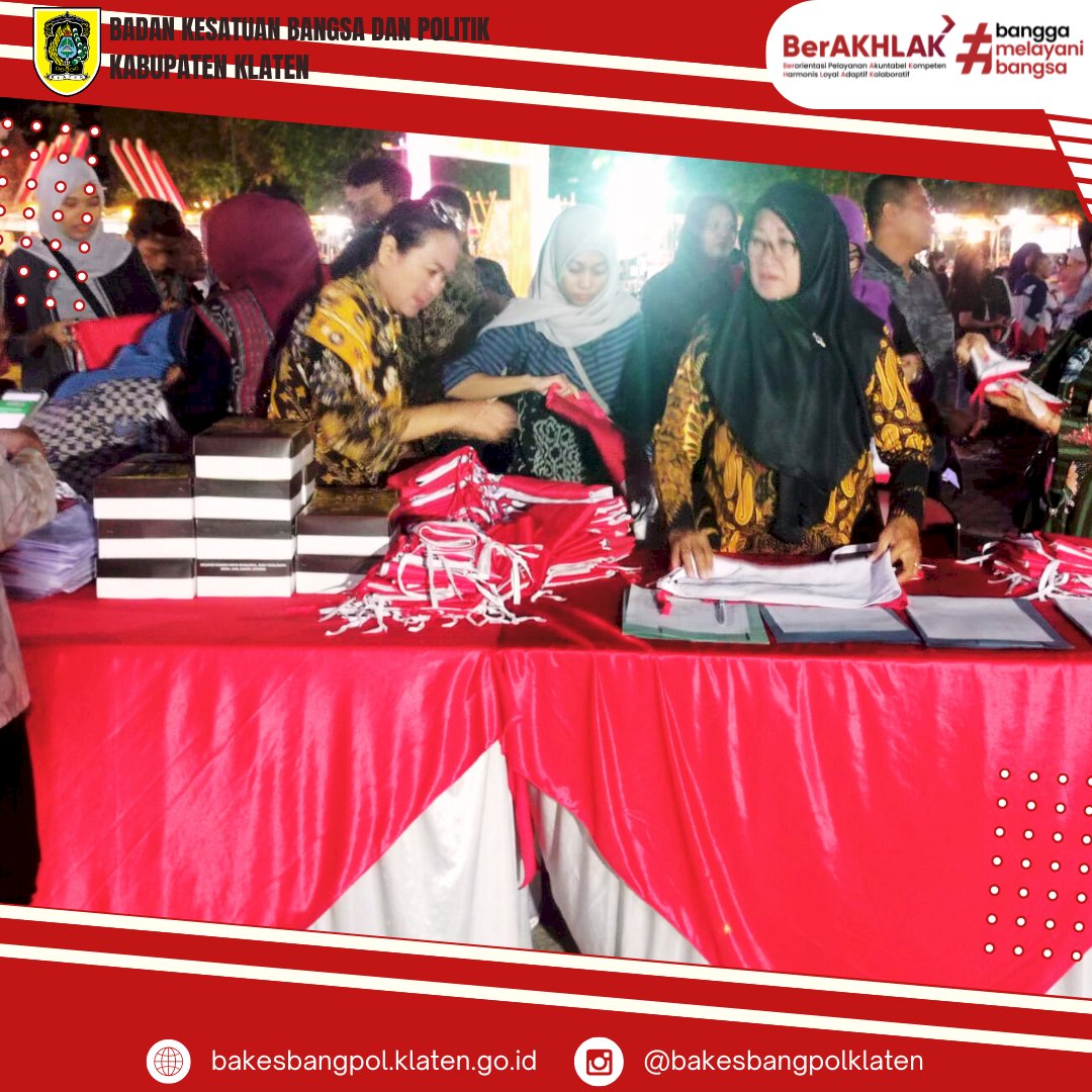 Klaten : Pembagian Bendera Merah Putih Pada Event MAS dan MBAK Klaten 2024