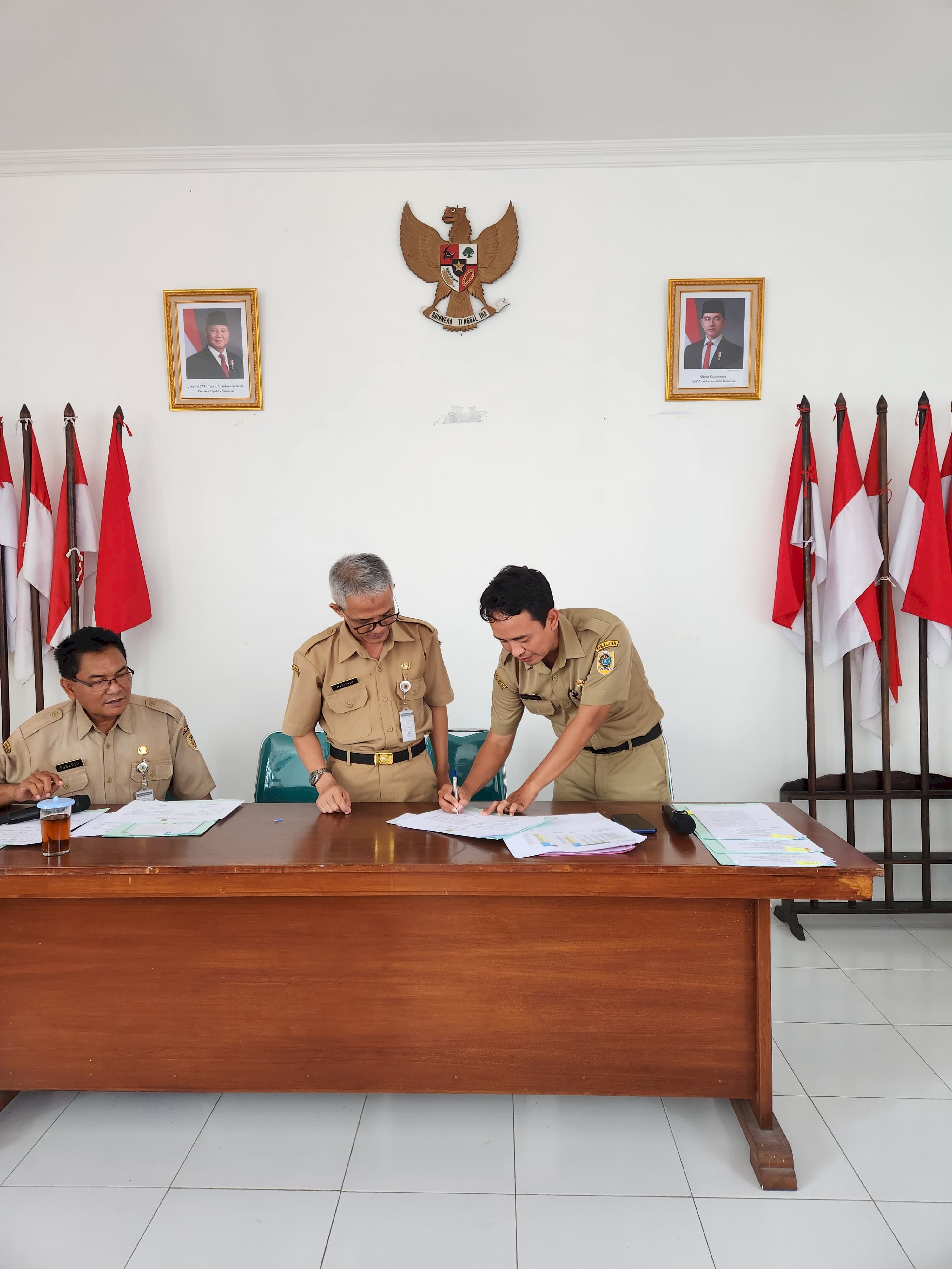 ASN Bakesbangpol Klaten Tandatangani Pakta Integritas dan Perjanjian Kinerja Tahun 2025